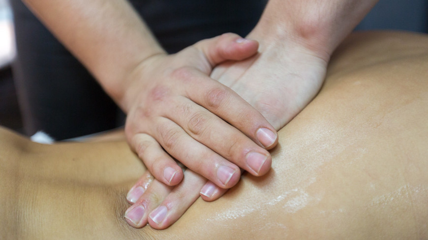3028 - Невролог рассказал, можно ли при болях в спине делать массаж